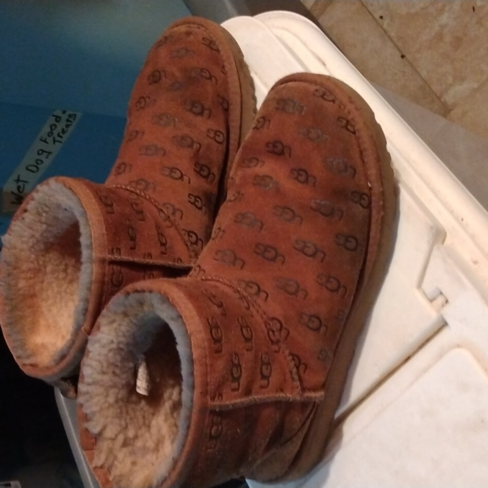 UGGs